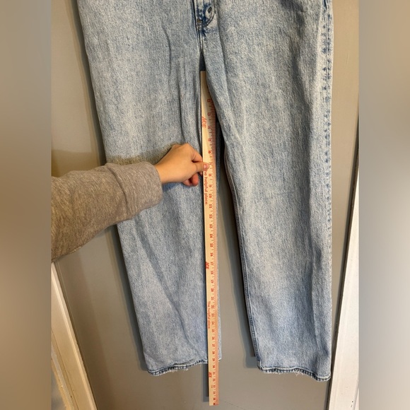 Abercrombie & Fitch Hugh Rise 90s Relaxed Jean Light Blue Straight Jeans - Picture 4 of 7